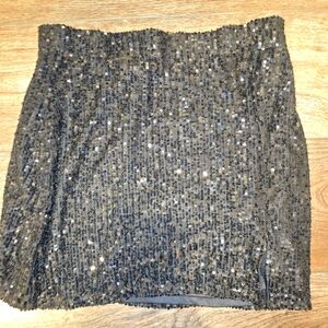 XSoldX 4/20 GIRL'S SIZE XLARGE SPARKLY BLACK SKIRT USED IN GREAT CONDITION